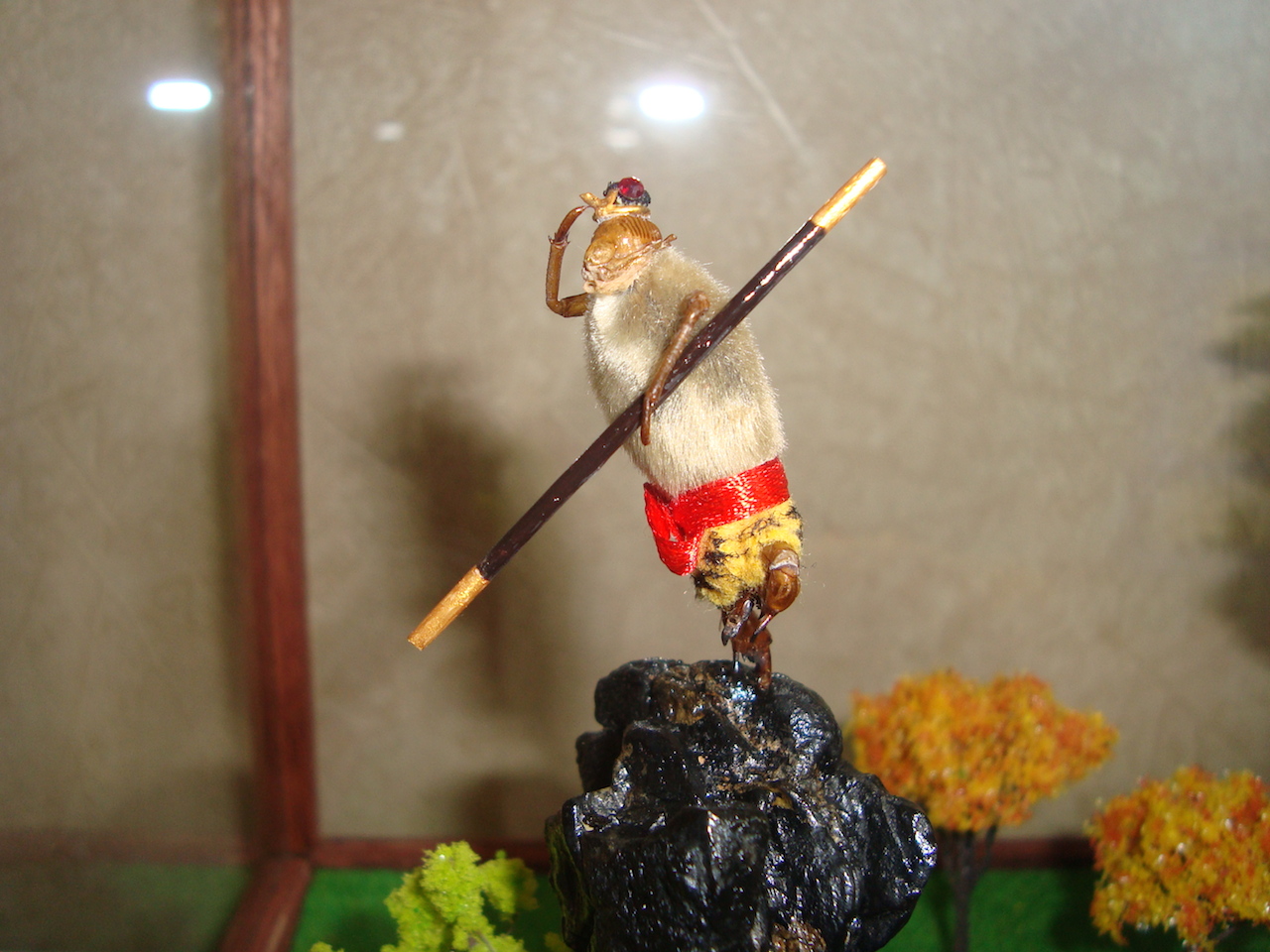 昆塑"中吸取传统手工艺术融合现代表现手法,自创的新派毛猴艺术的品牌