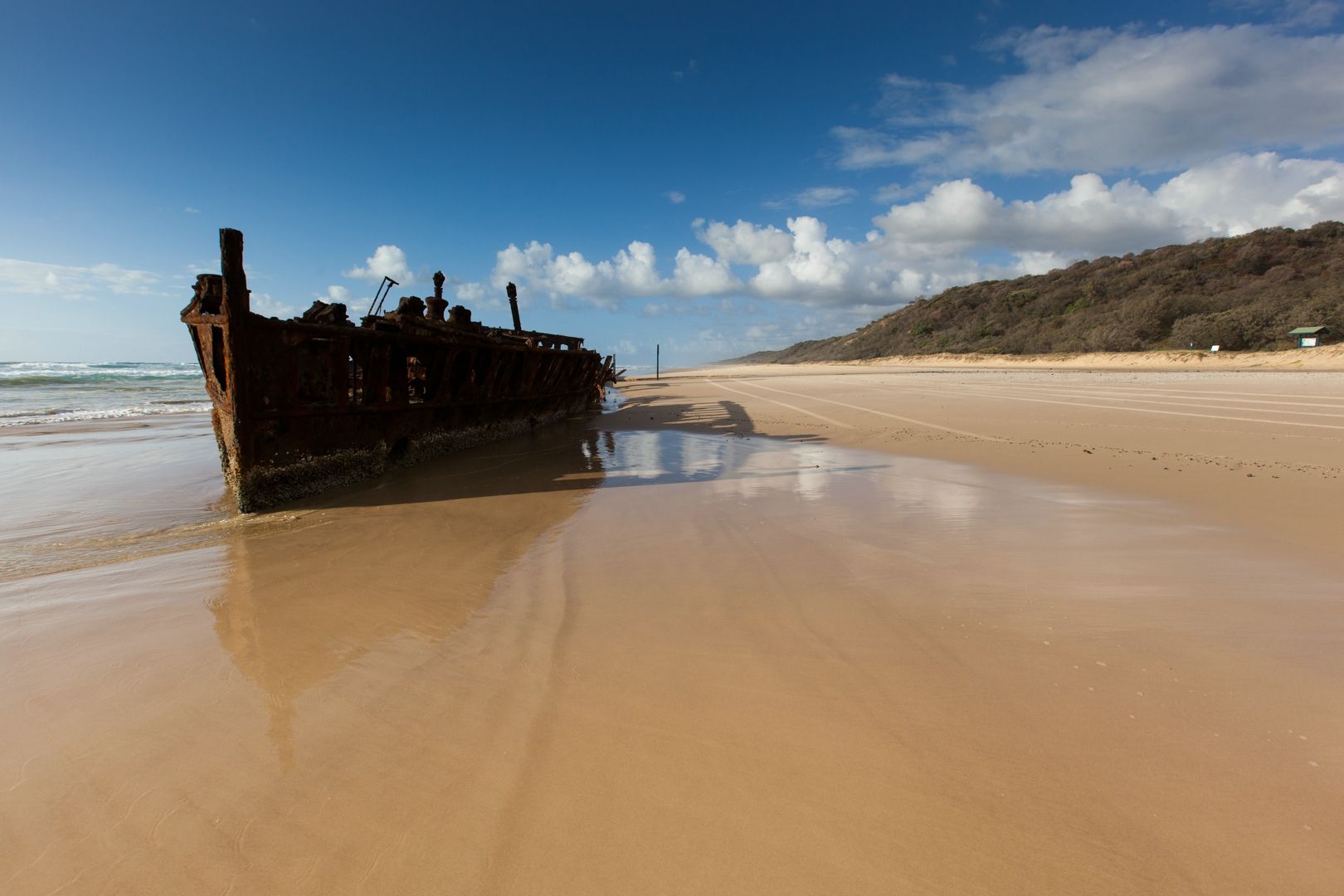  p>费沙岛(fraser island)是全世界最大的沙岛,是一个与别不同的栖息