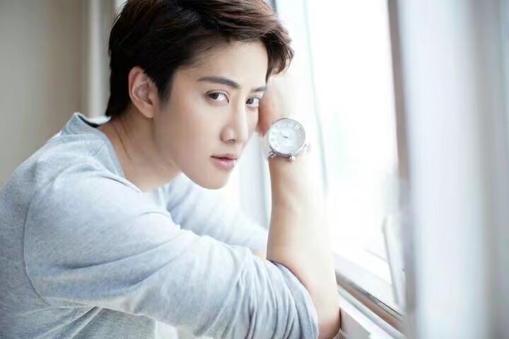  p>披拉·尼迪裴善官(mike),1989年12月19日出生于泰国,泰国流行乐男