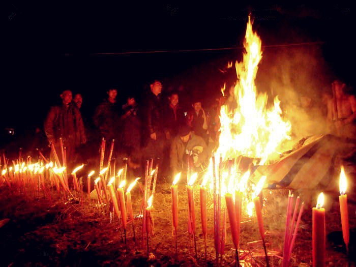  p>杨店龙灯,是一种湖北孝感地区龙舞文化.