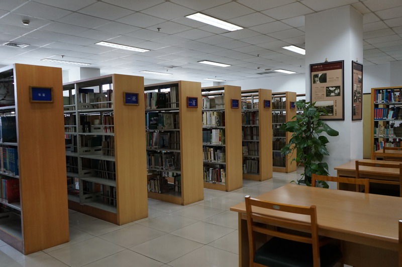  p>成都图书馆位于成都市青羊区文翁路,  是全国公共文化设施管理先进