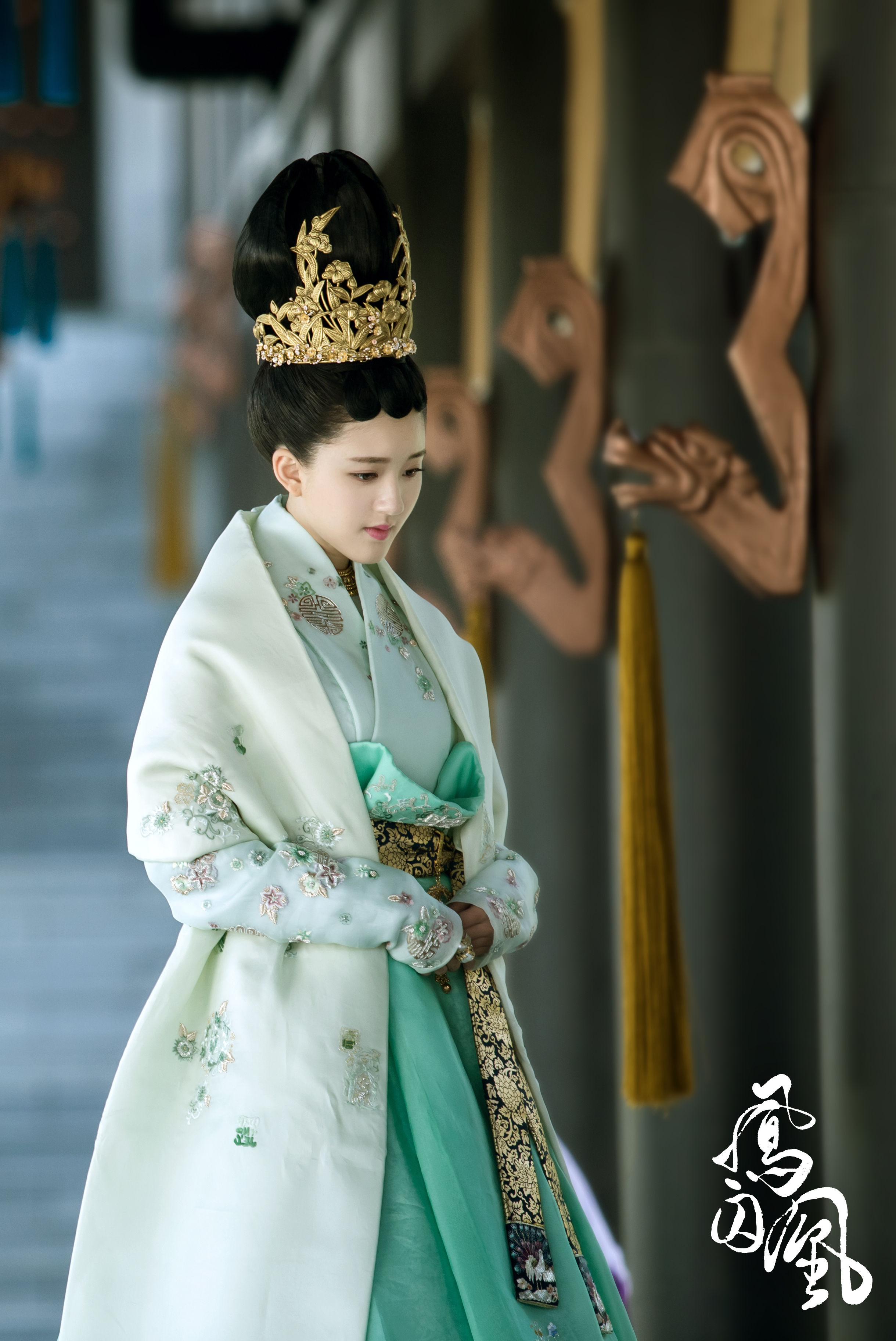 女,2018年影视剧《 a target="_blank" href="/item/凤囚凰/15821552"