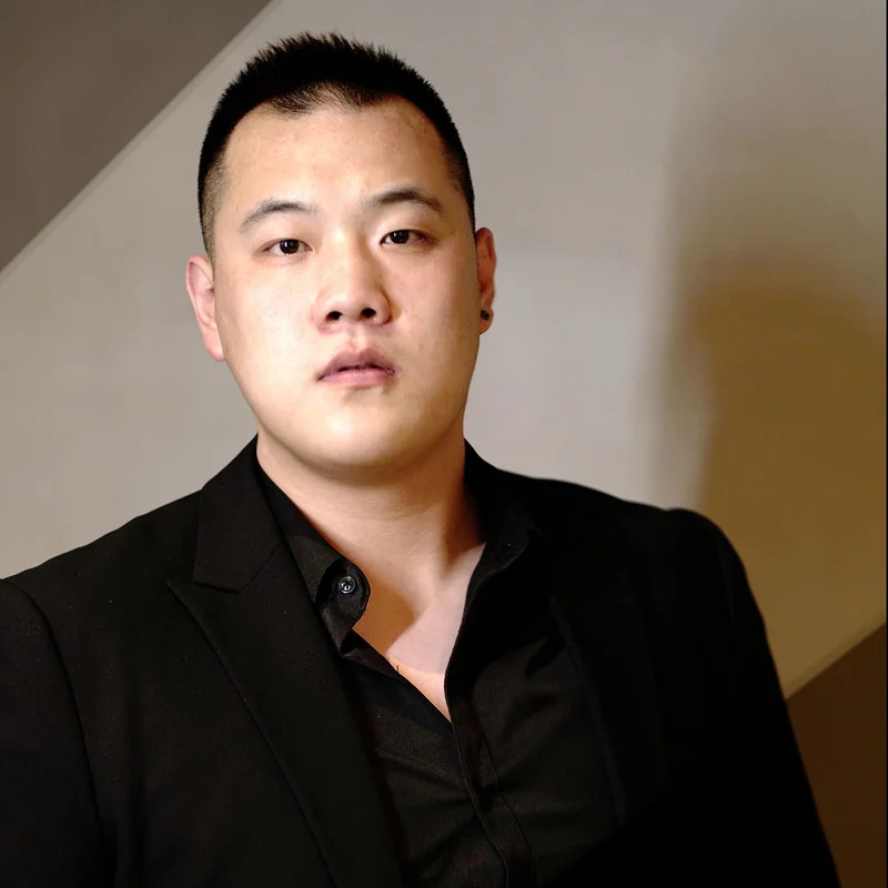 《给你自由让你走》是由张宥伦作词,欧阳尚尚作曲,幽河演唱的歌曲