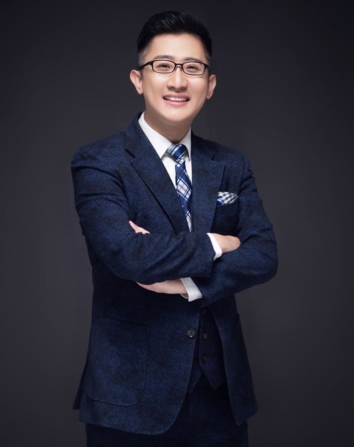  p>张默,主持人,媒体人,本科毕业于中国传媒大学播音与主持艺术专业