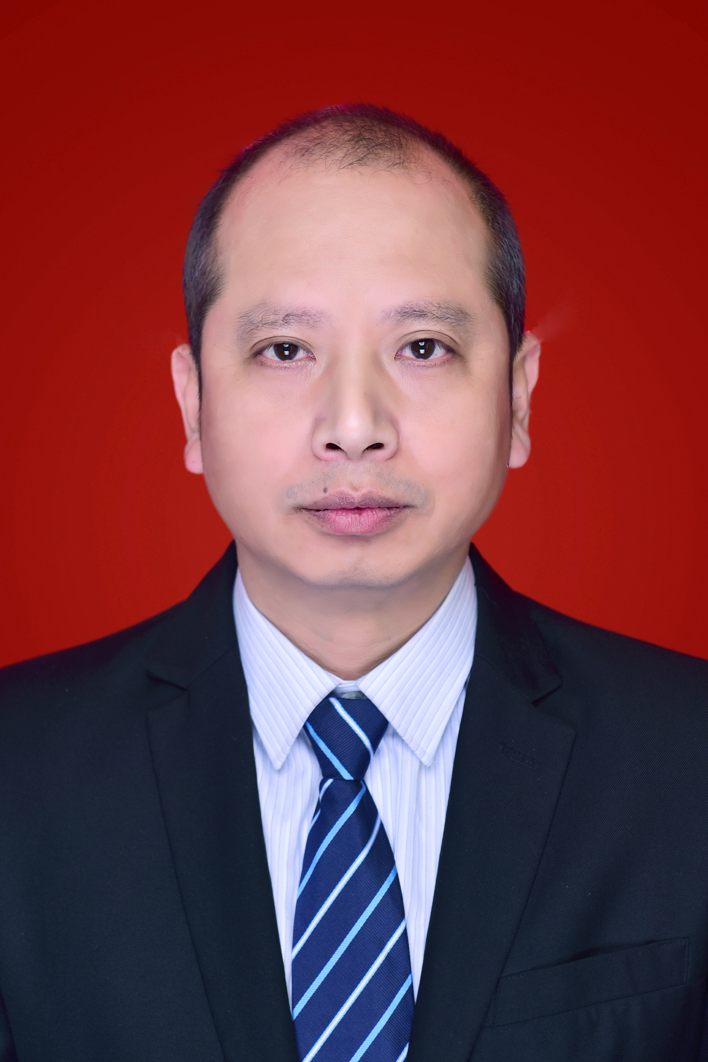 刘中文,男,汉族,重庆江津人,1974年8月生,1994年8月参加工作,中共