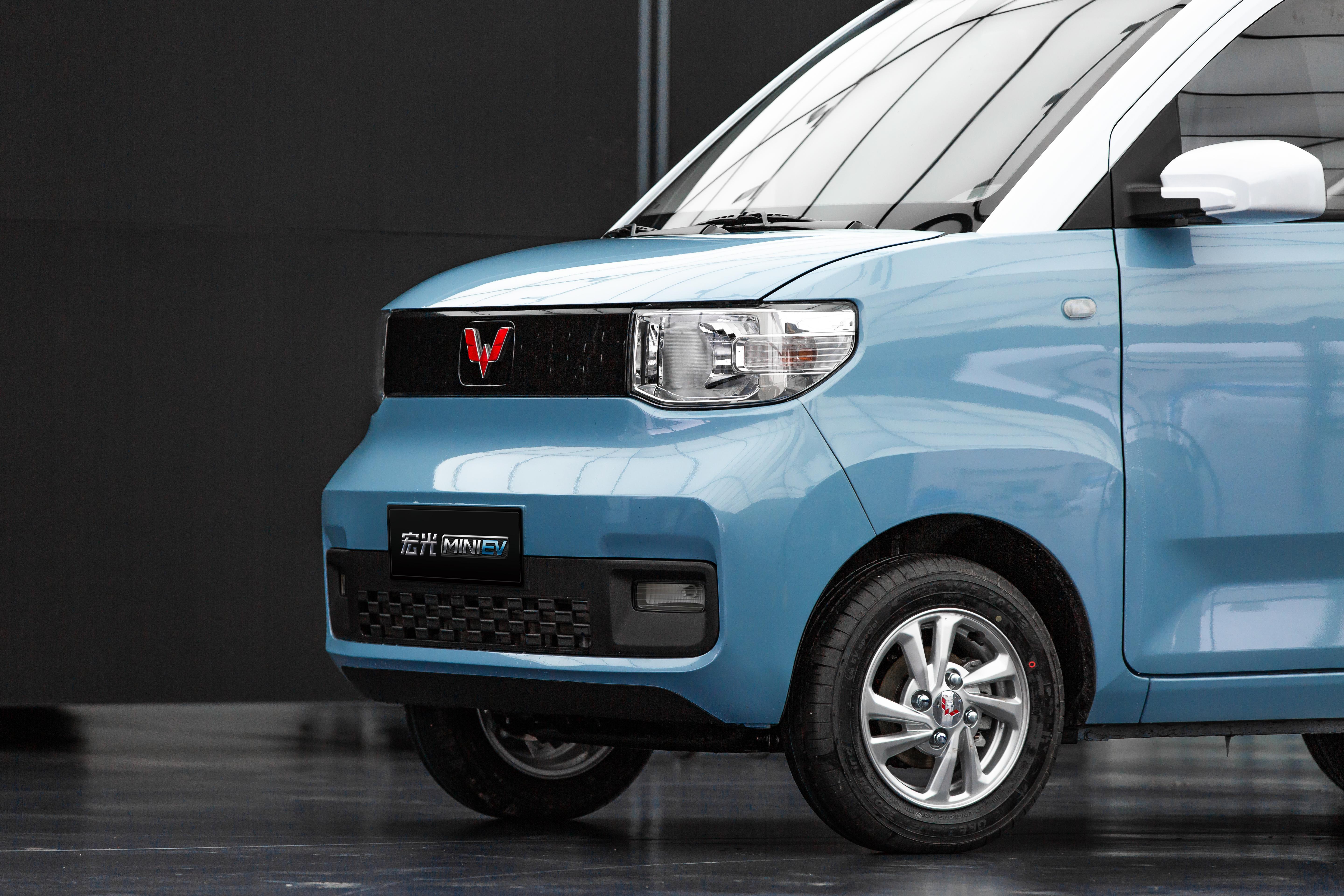  p>宏光miniev是上汽通用五菱旗下五菱品牌的首款四座新能源车,定位为