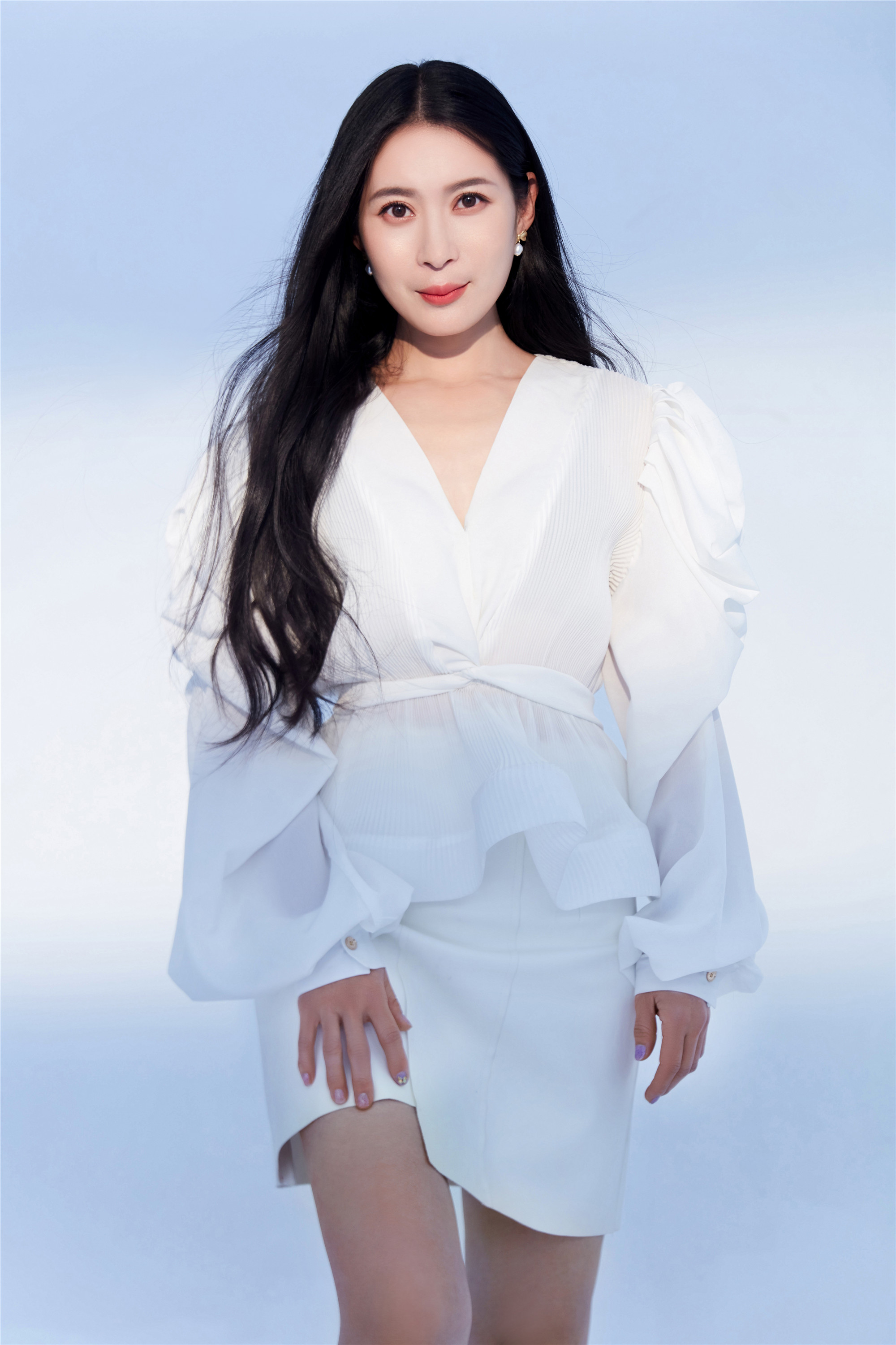  p>包美美,11月3日出生于浙江永康,中国大陆女演员.