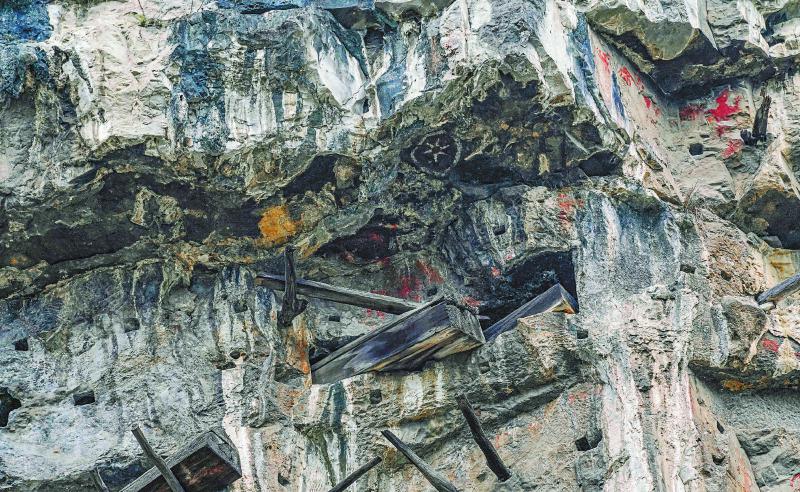  p data-id="gnfdawo61n">僰人悬棺葬,又称珙县悬棺,俗称挂岩子,位于 