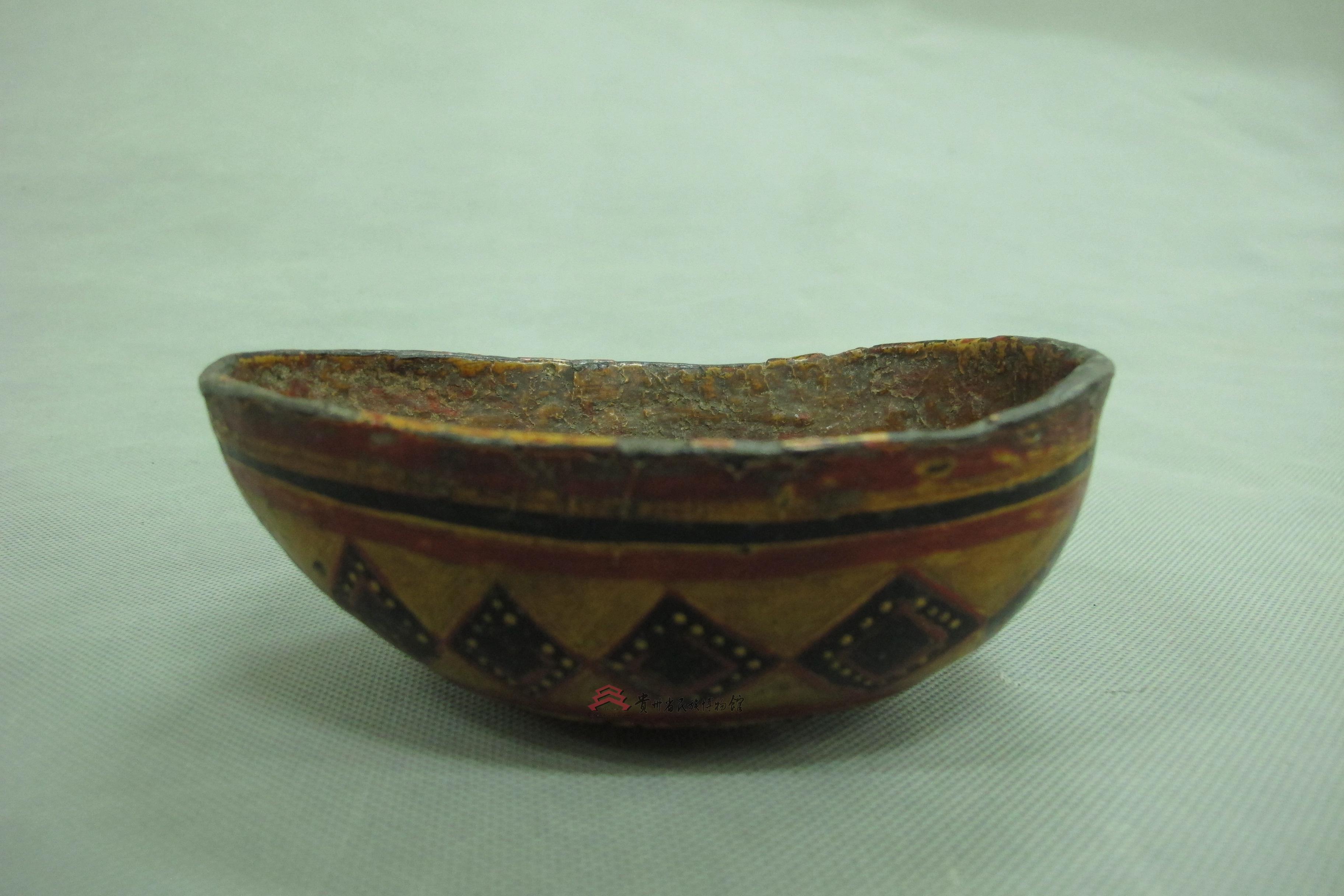 清代四川凉山彝族皮胎漆器彩绘几何纹酒具