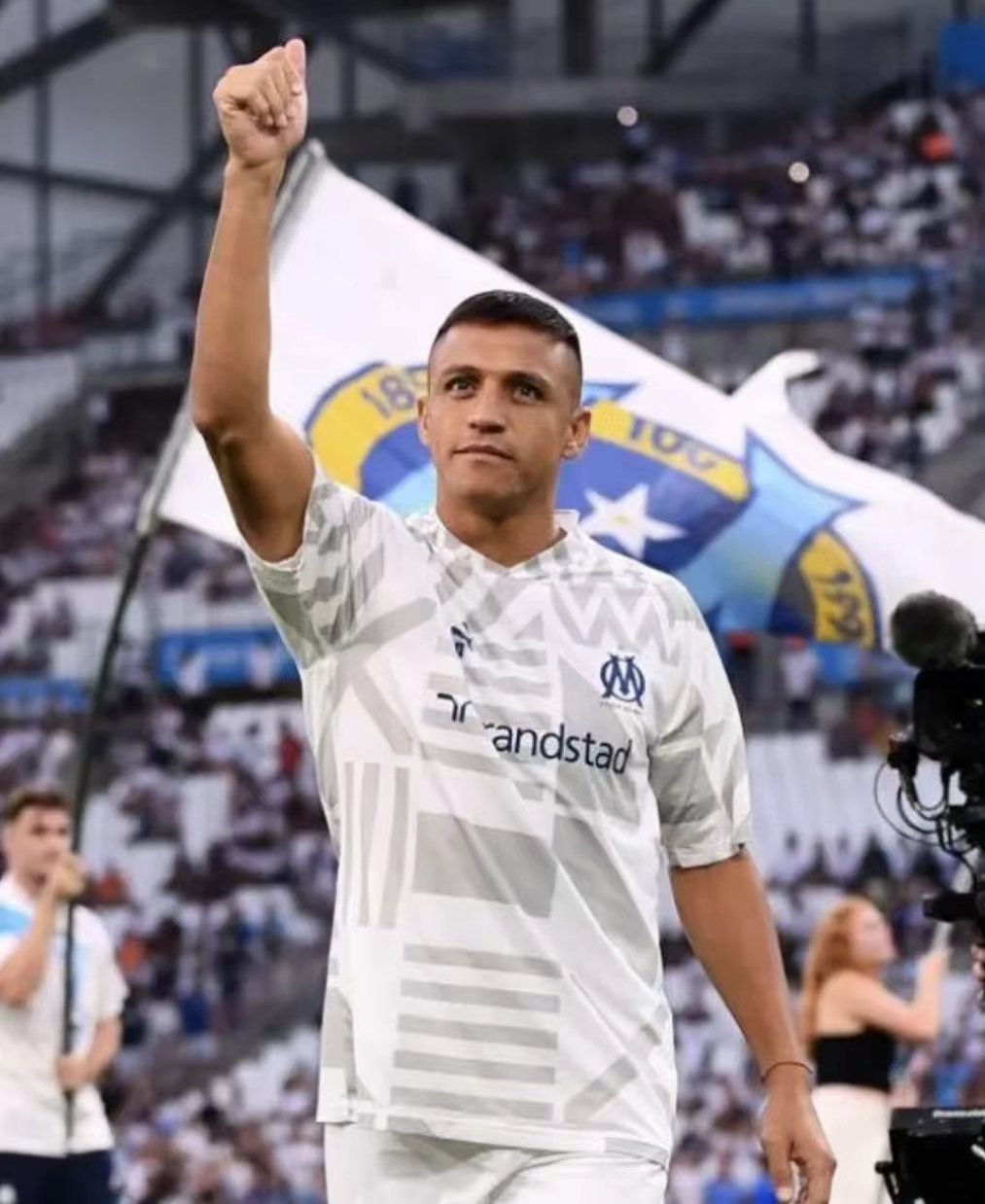  p>阿莱克西斯·桑切斯(alexis sanchez),1988年12月19日出生于 a