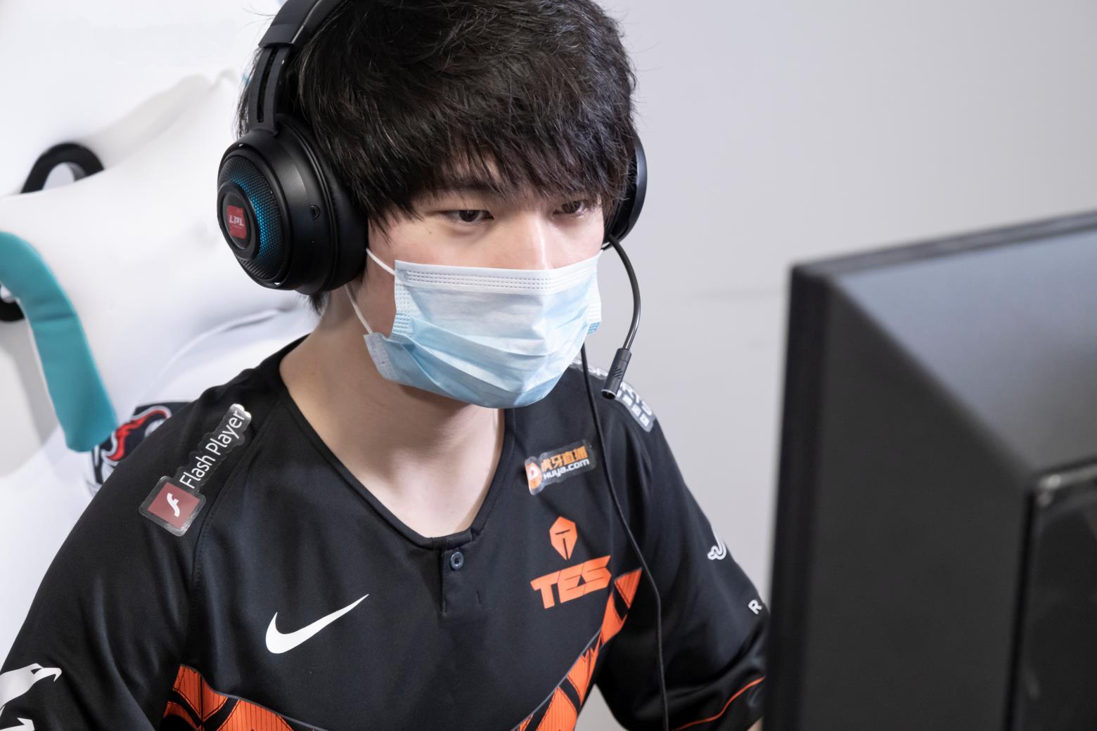  p>喻文波(比赛id:jackeylove),2000年11月18日出生于 a target="