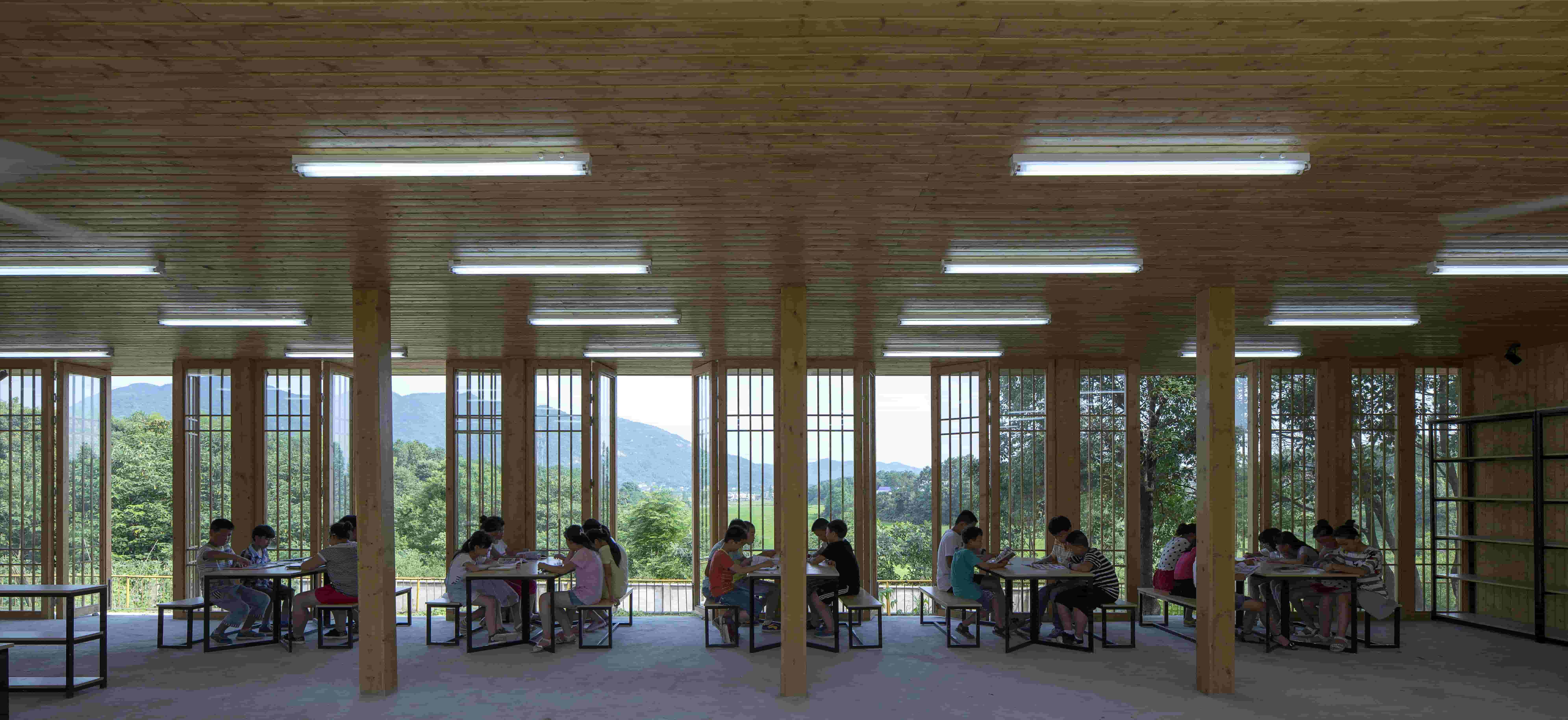 2000年6月毕业于浙江大学建筑系建筑学专业,获建筑学学士学位; 2003年