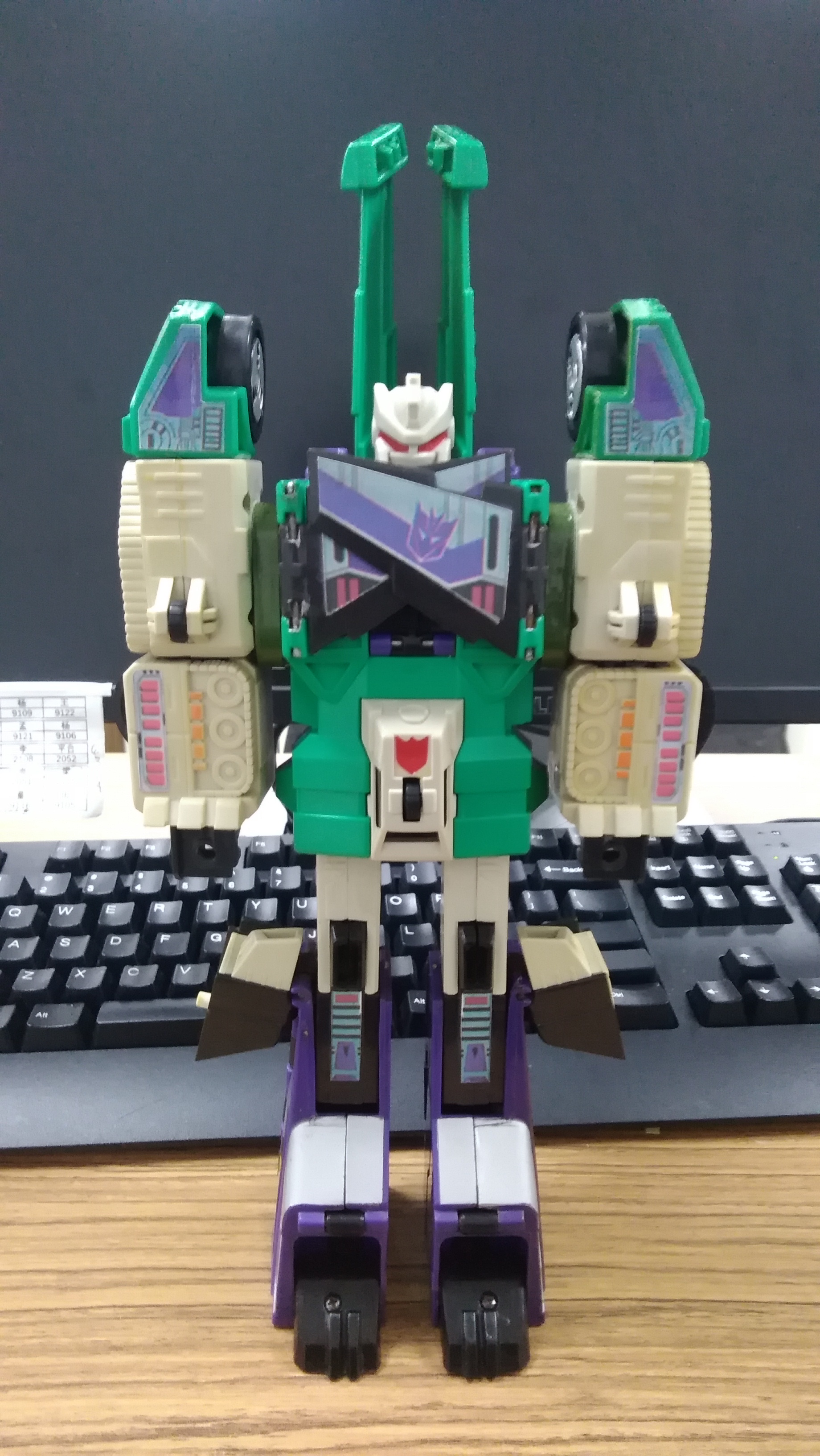  p data-id="go00ta9a1s">六面兽(sixshot),是动画《变形金刚》中的