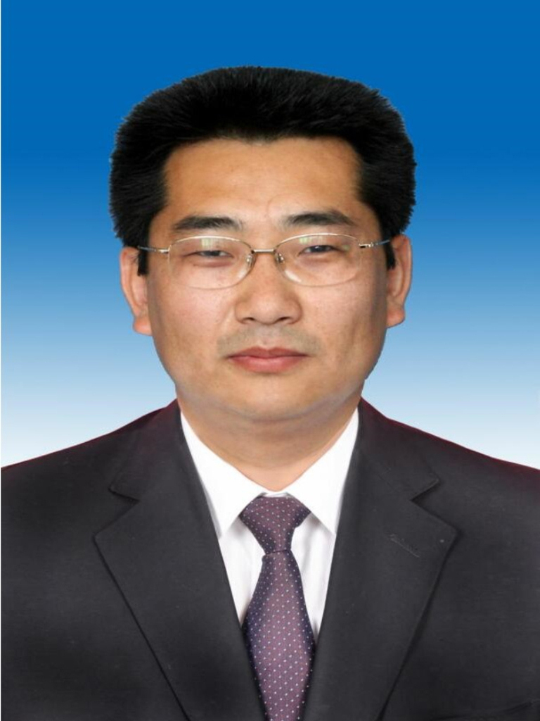  p data-id="sezkmqlwlewc">白云龙,男,蒙古族