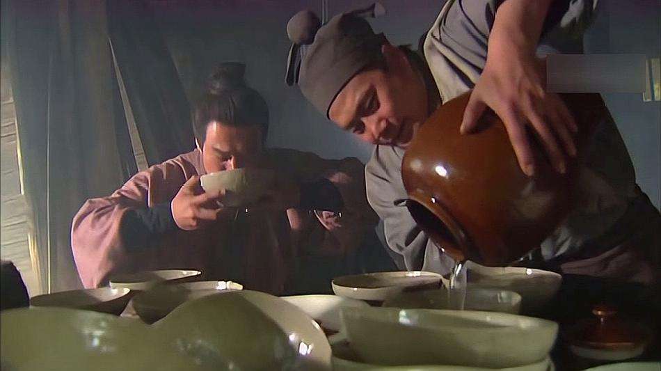 古代的酒到底有多少度？为何古人喝好几坛酒都不会醉呢？_百科TA说