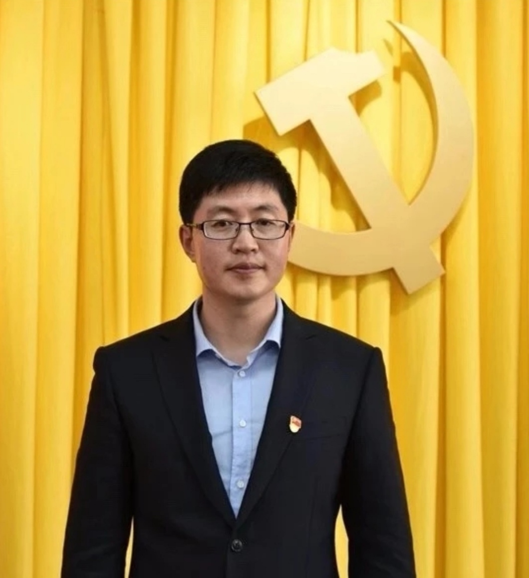 >李超,现任 a target="_blank" href="/item/本溪市高级中学/1303134"