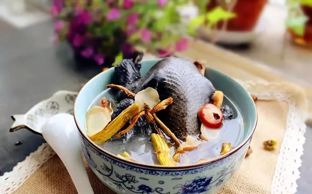 灵芝西洋参乌鸡汤
