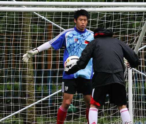  p>张振强,1993年1月28日出生于辽宁省大连市,场上司职门将.