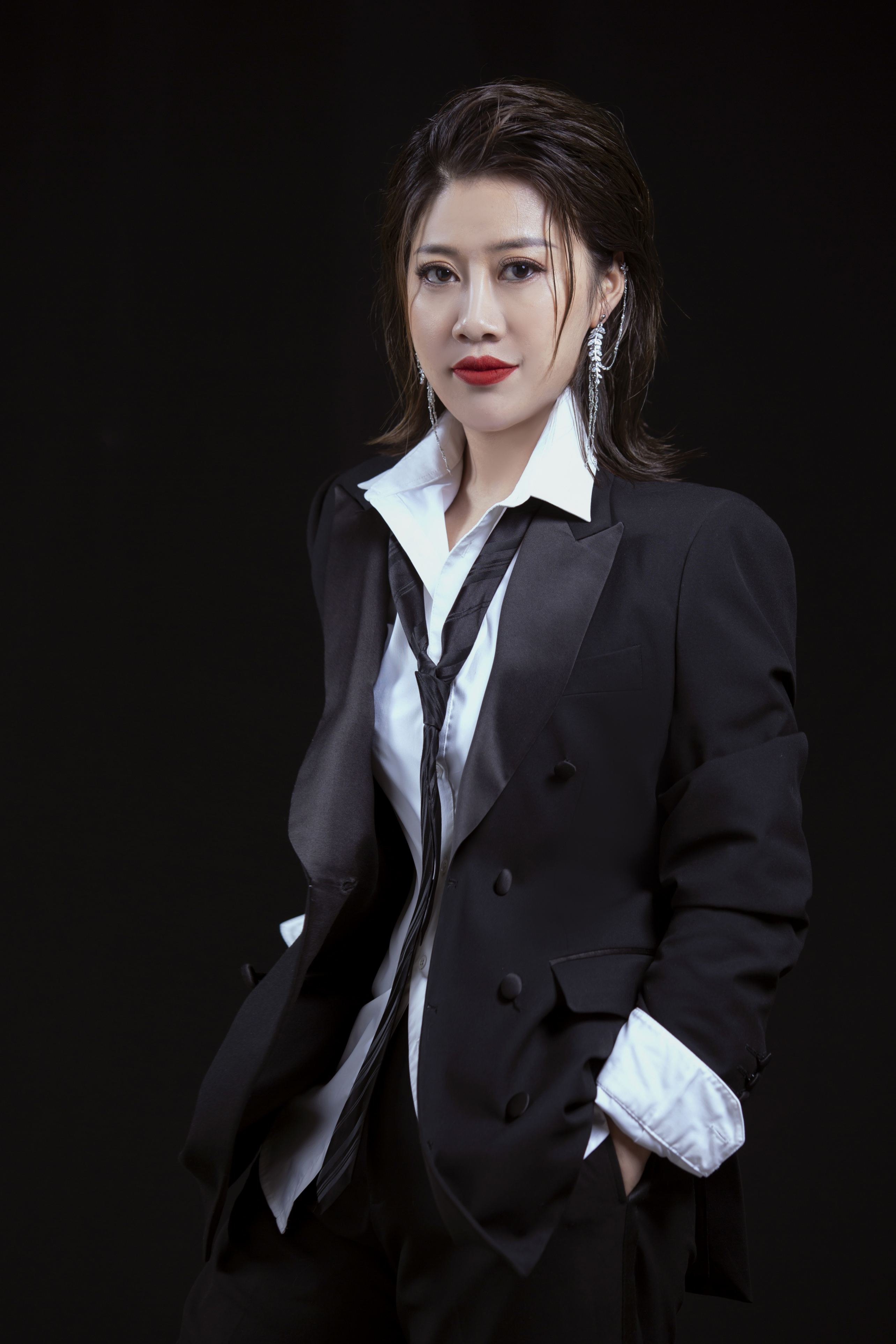  p> span class="ref" data-ctrid="2hksmrk1zju">卢喃,新声代女歌手 