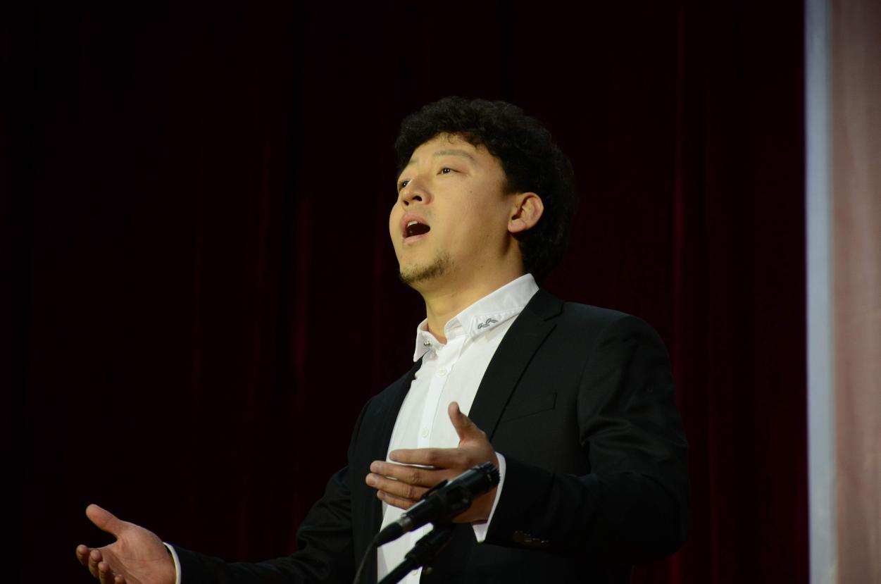  p>史广义,汉族,1983年12月出生于内蒙古自治区鄂尔多斯市达拉特旗.