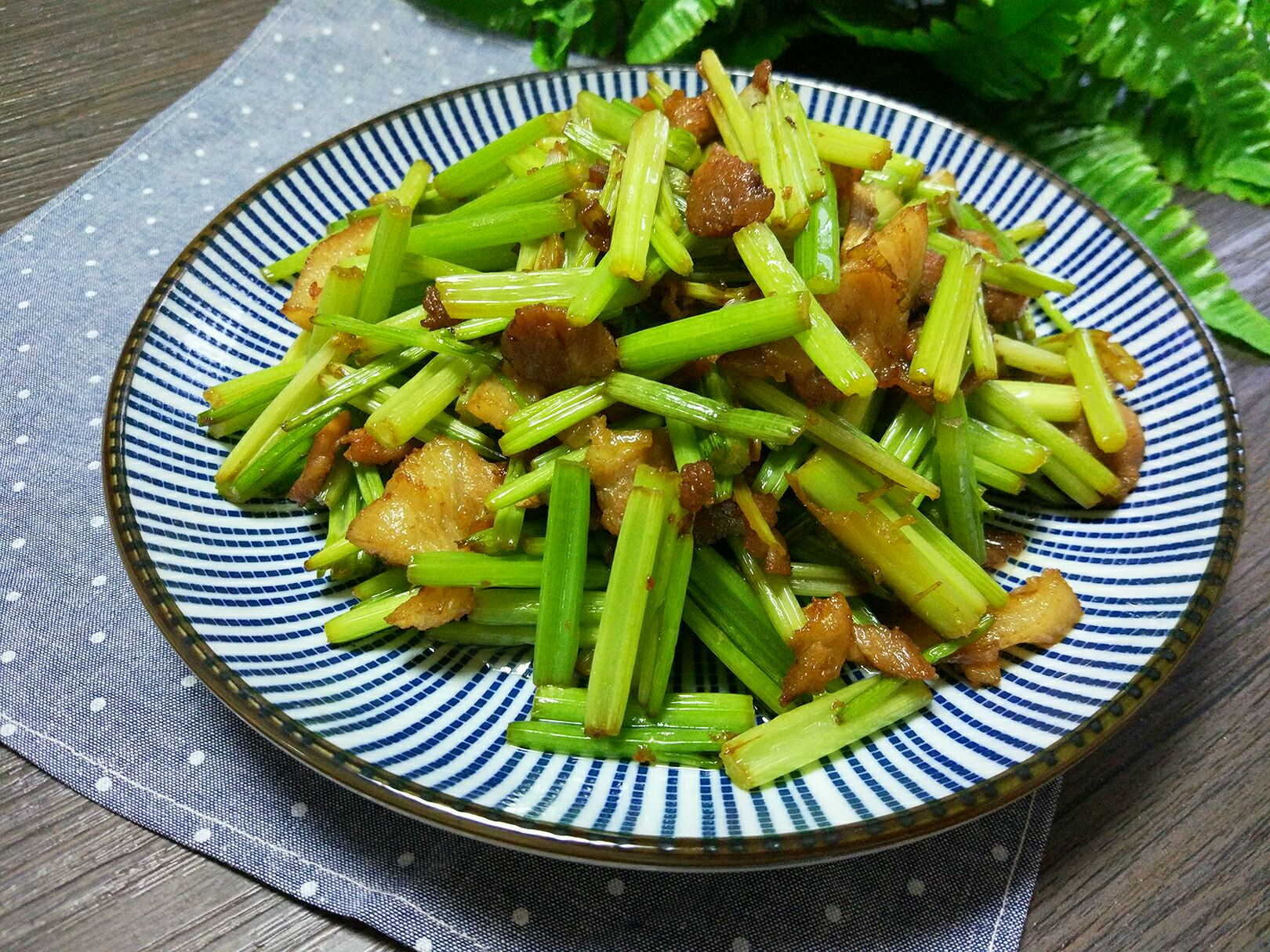 芹菜炒肉