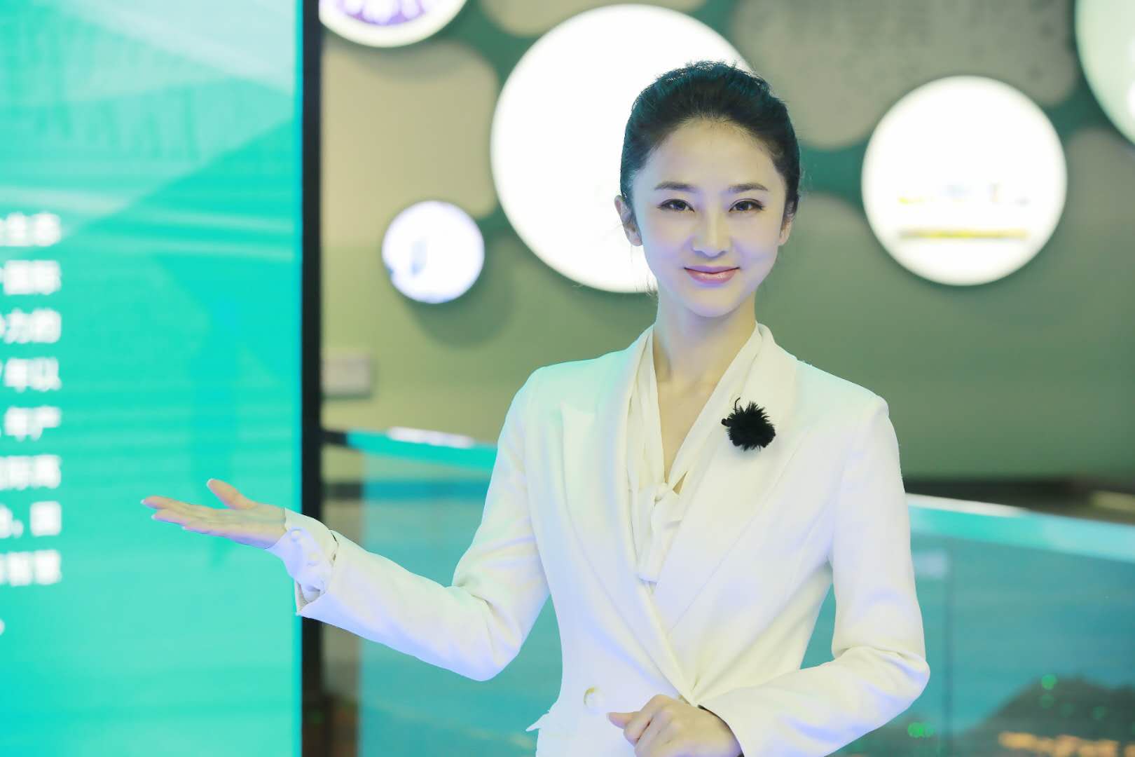 id="gnzqwvc1kl">阳光,出生于山东济南,济南电视台首席节目主持人