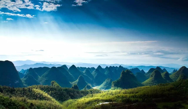  p>金钟山位于云南 a target="_blank" href="/item/会泽县/704089"