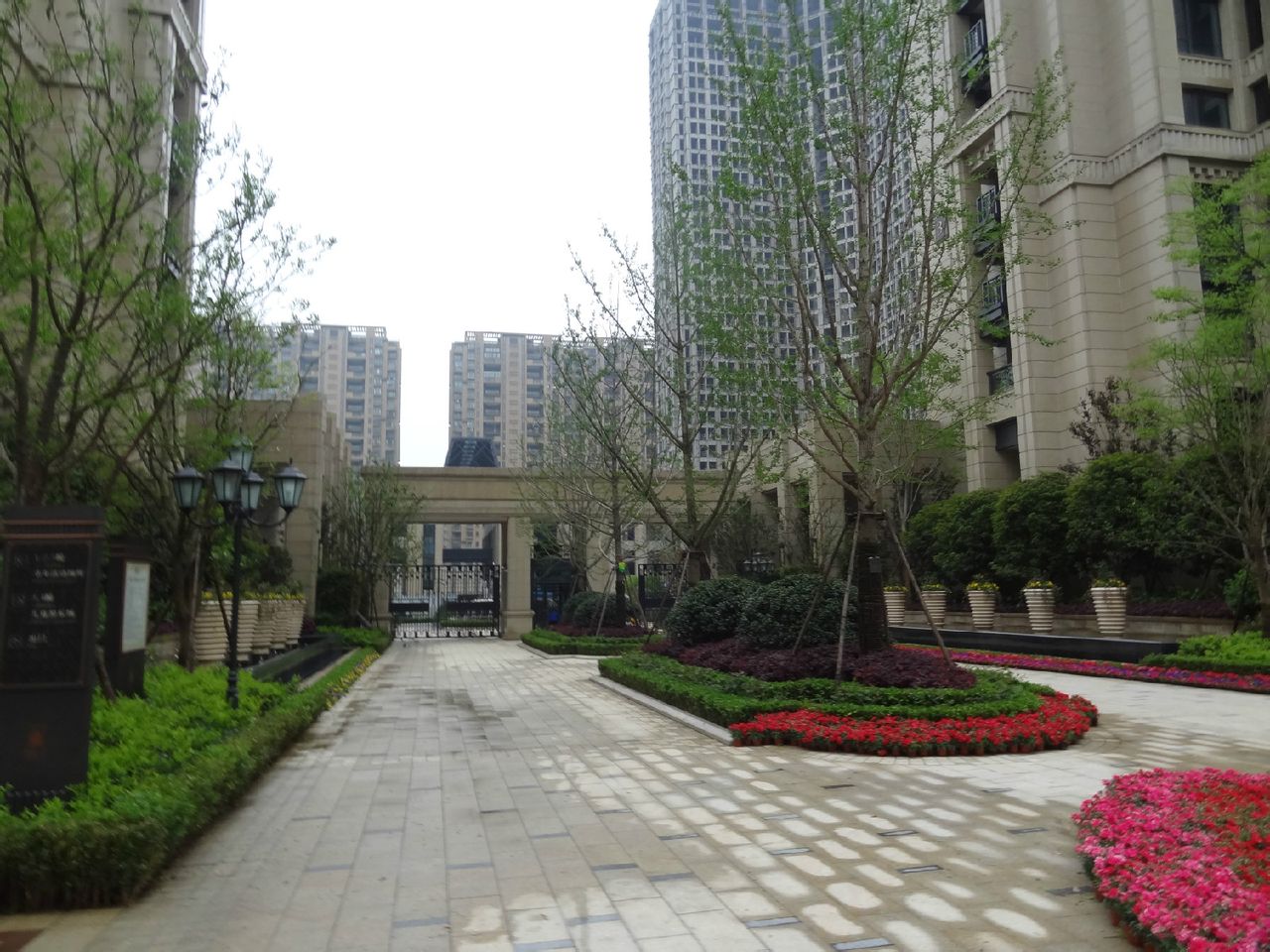  p>康城一品,雄踞临平新城cbd中央,东临9万m2水景公园,南靠世纪大道