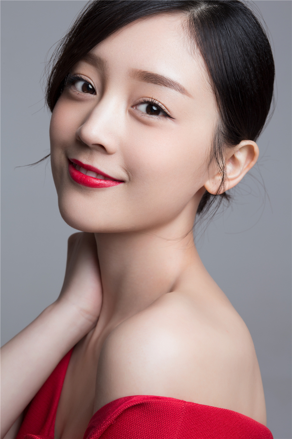  p data-id="gnx2qpxkjc">何花,5月19日出生于湖北省十堰市,中国内地