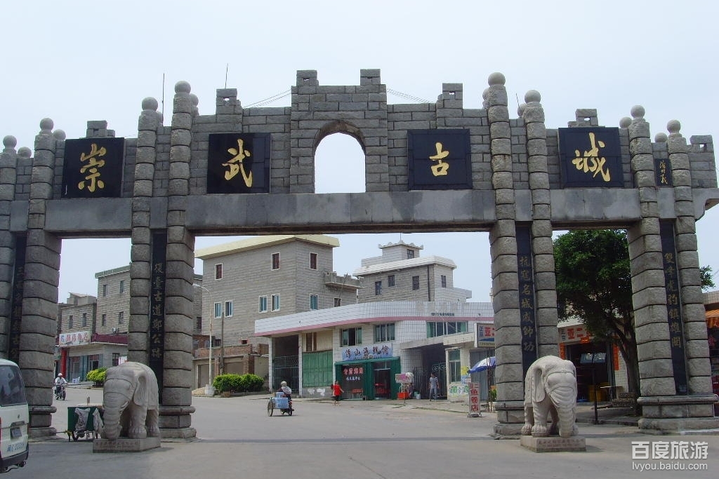  p>崇武古城坐落于福建省 a target="_blank" href="/item/泉州市">