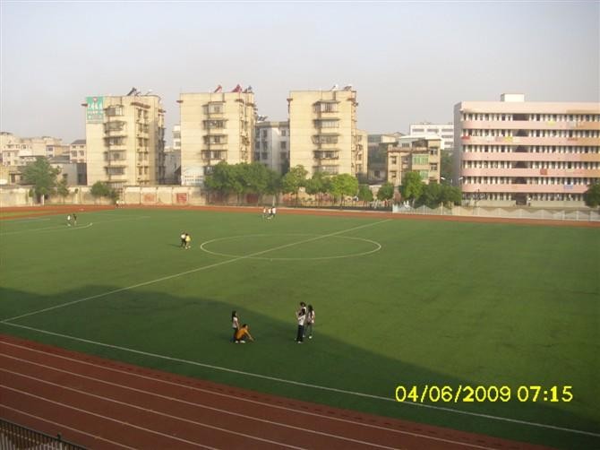  p>湘乡市第三中学发端于600多年前的"涟滨书院",据考证,状元王容