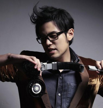  p>周杰伦(jay chou),1979年1月18日出生于台湾省新北市,祖籍福建省