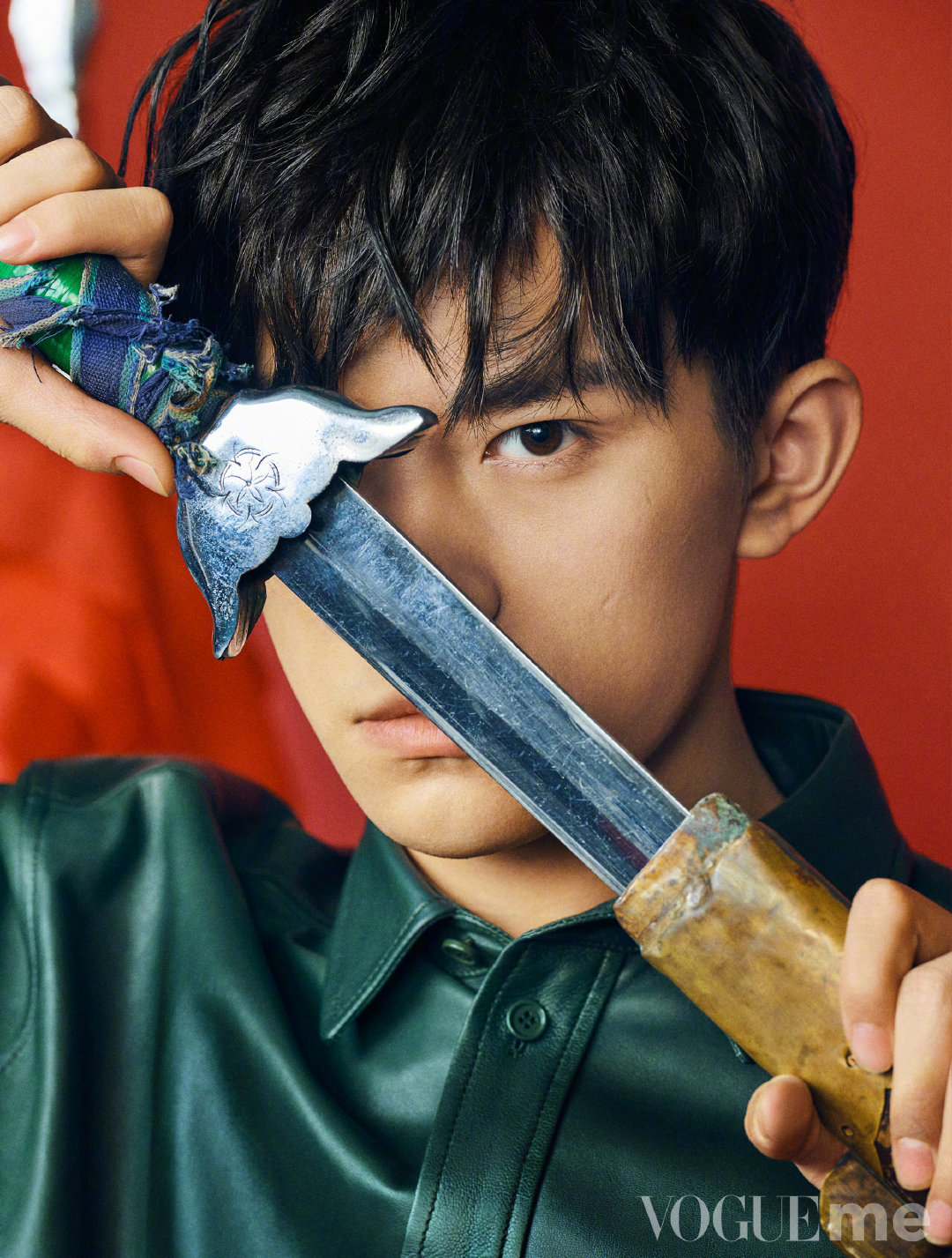  p>易烊千玺,2000年11月28日生于湖南怀化,中国内地男演员,歌手,舞者