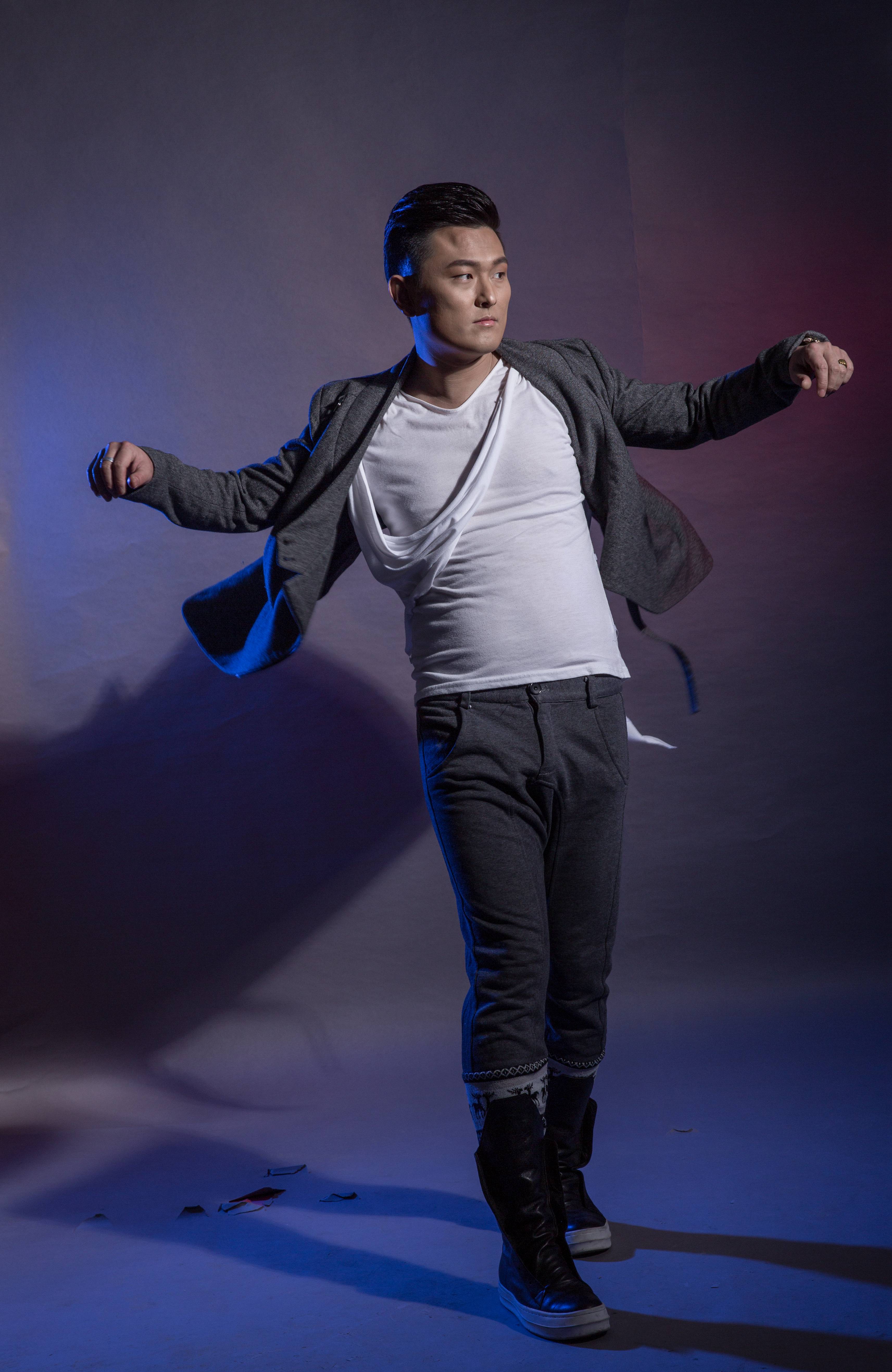  p>赵斌,华语男歌手自2004年步入歌坛,凭借英俊的外形和实力的唱功