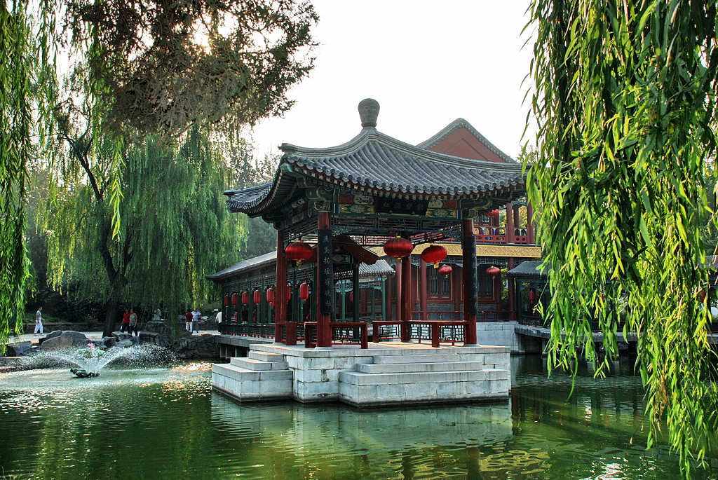 位于北京市西城区南菜园西街,是以影视拍摄服务为主,兼具观光旅游
