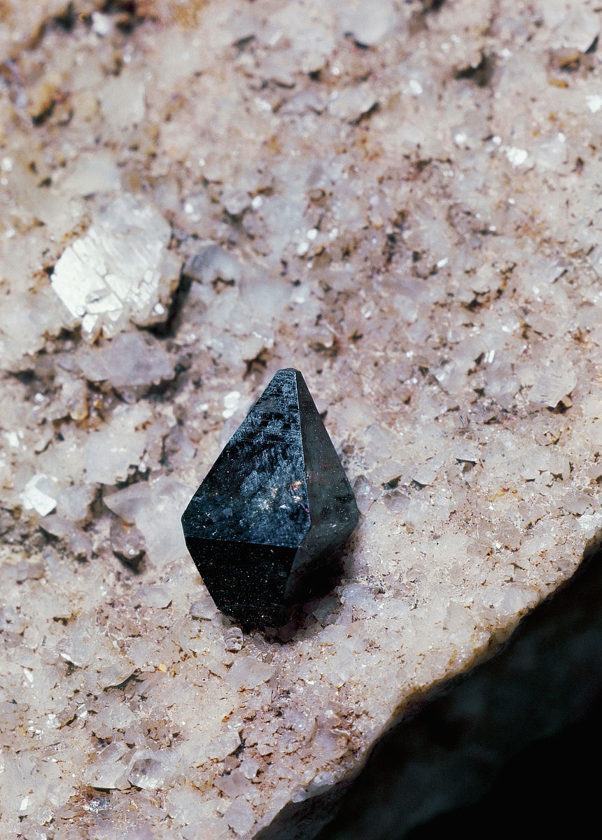  p>锐钛矿(anatase;octahedrite)是 a href="#" data-lemmaid="513513