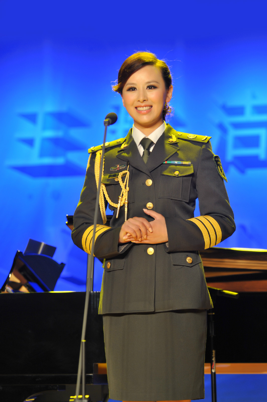  p data-id="gnwxjy7fnt">王雅洁,中国内地女歌手,空政文工团青年歌唱