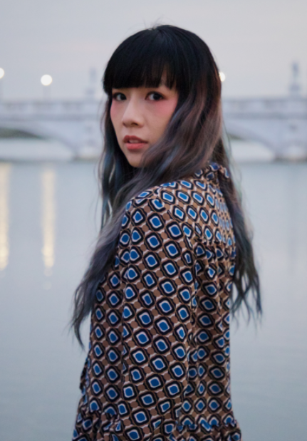 cha),本名査家雯,6月6日出生于台湾省,中国台湾流行乐女歌手,词曲创