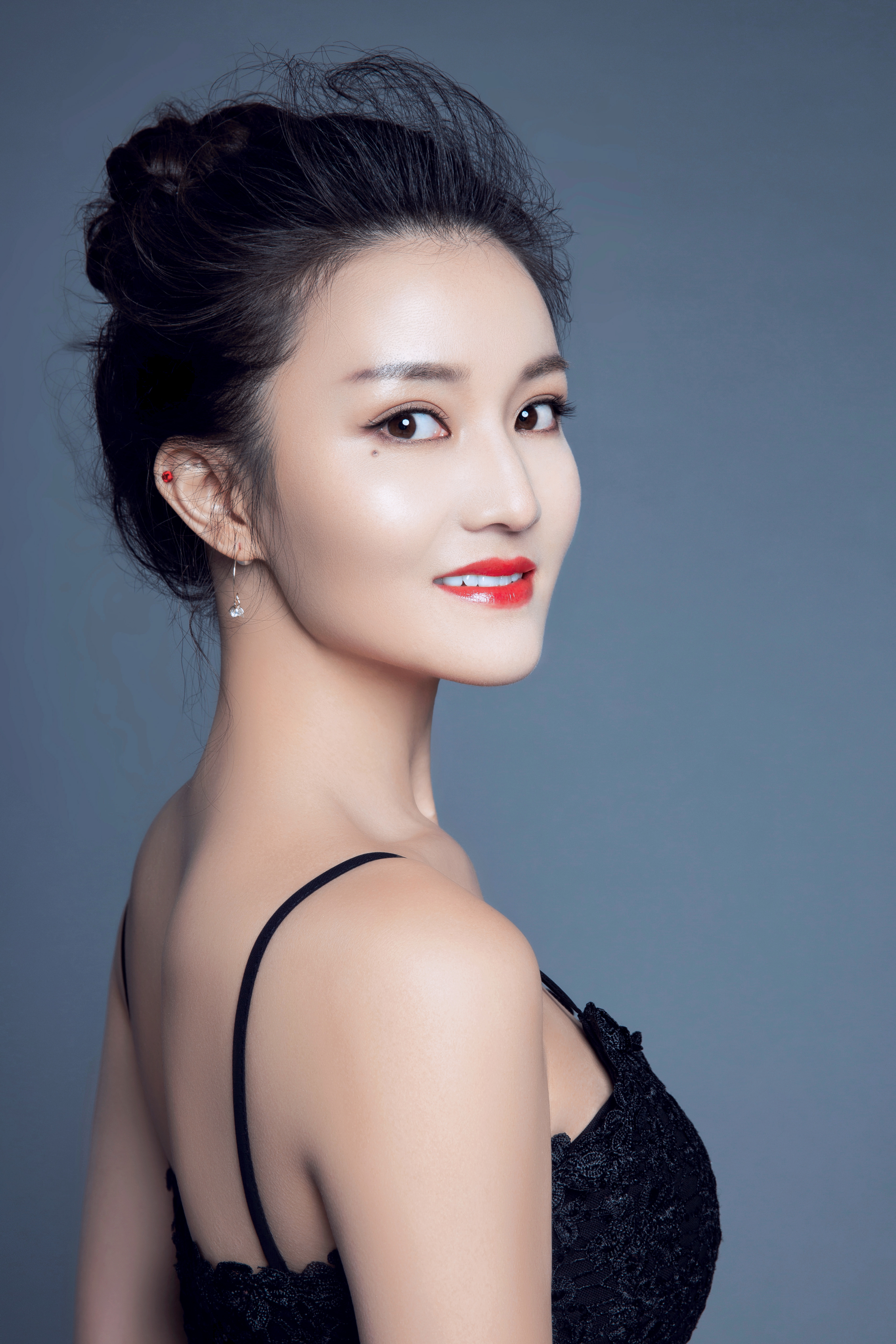  p data-id="gnbi3x1pyi">朵尔娜 中国内地女演员 出生于内蒙古