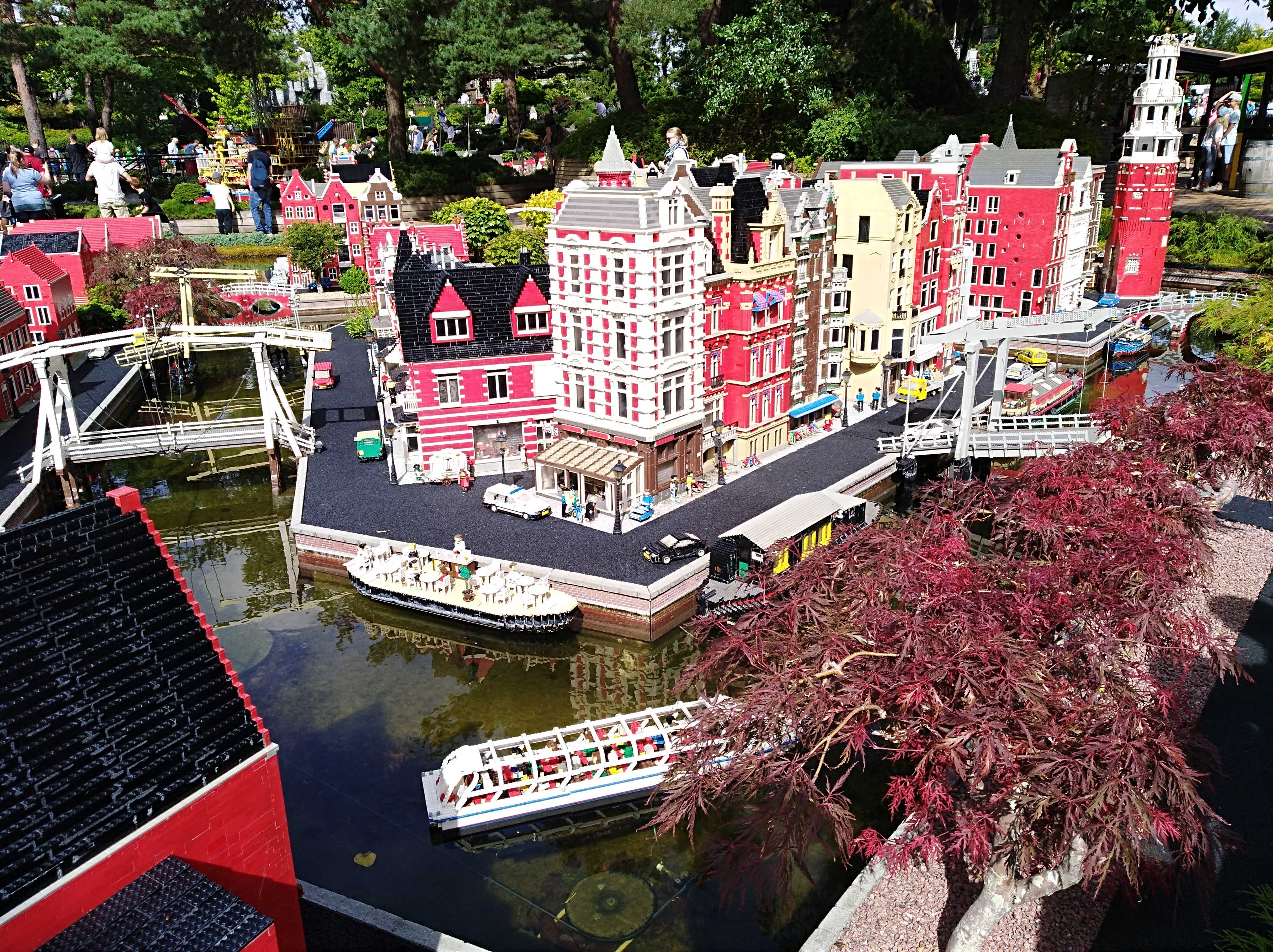  p data-id="go06ymnz2g">比隆是著名玩具公司乐高的总部,也因乐高