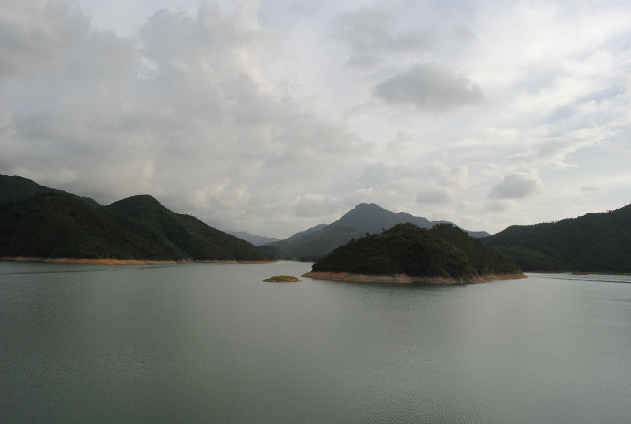  p>深井镇位于广东省台山市西南部,濒临镇海湾,毗邻恩平市横陂镇,开平