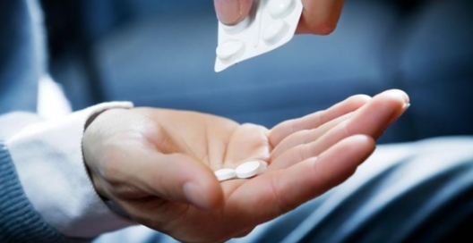  p>男性口服避孕药,专供男性服用的口服药片,是通过抑制 a href="#"