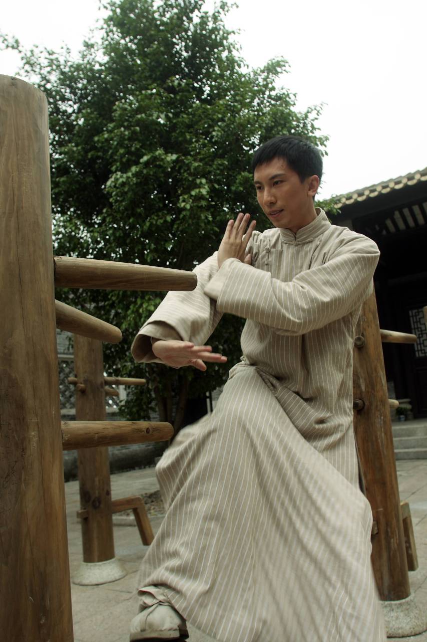  p>《叶问前传》是由 a target="_blank" href="/item/邱礼涛/6110953