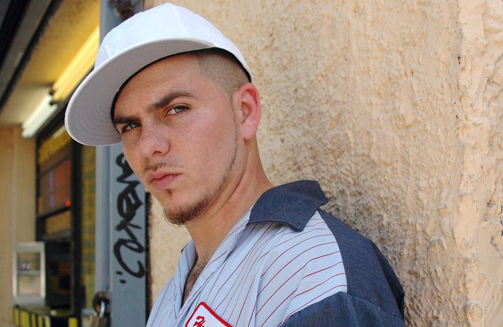 pérez),1981年1月15日出生于美国佛罗里达州迈阿密,美籍古巴裔说唱