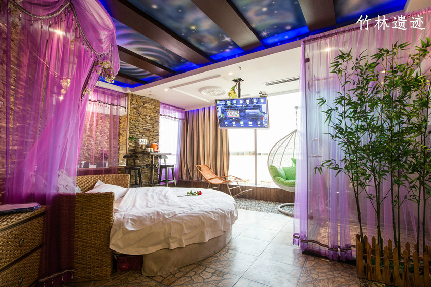  p>艾米情侣酒店是香港艾米酒店管理集团在内地投资的时尚情侣酒店