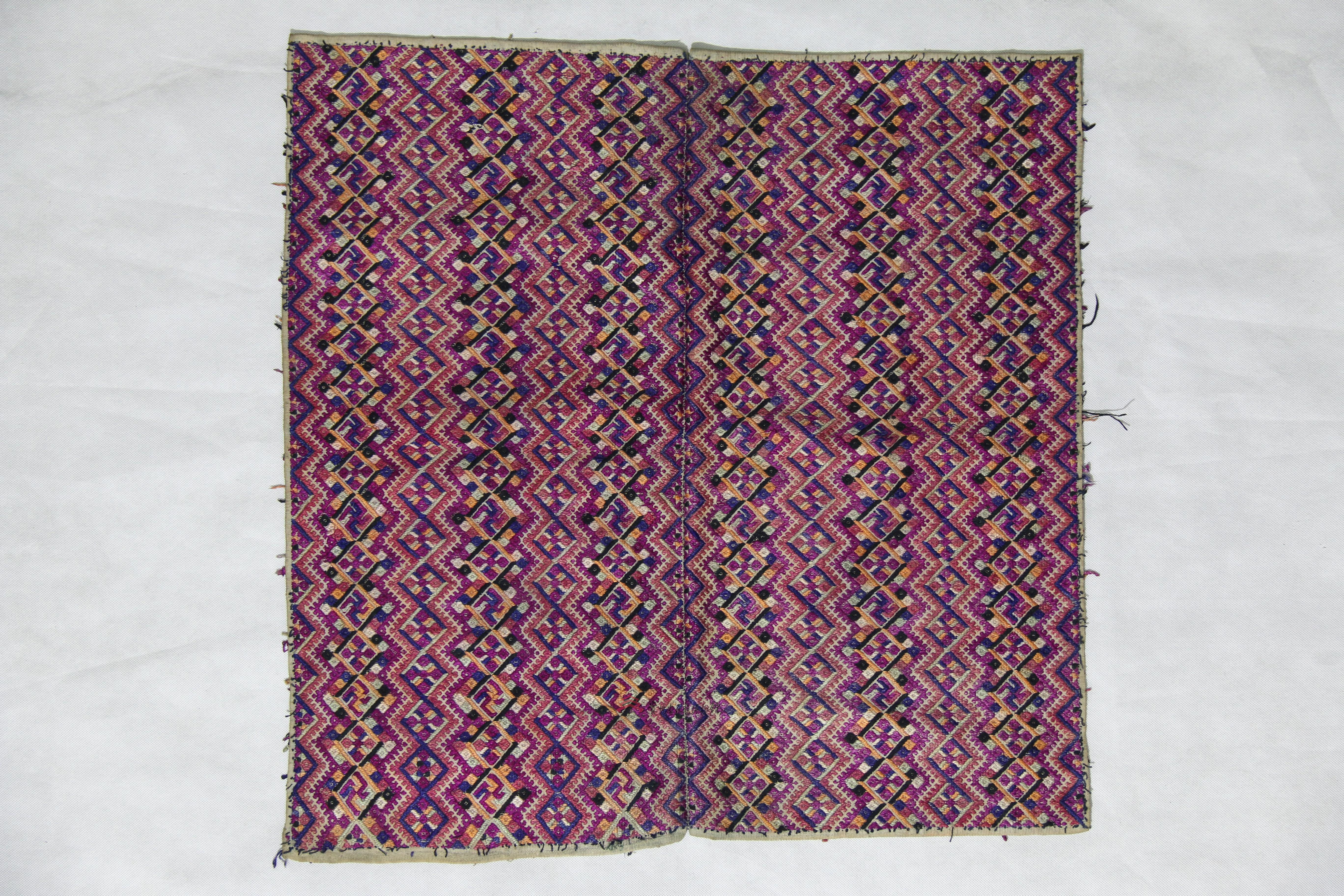 当代广西壮族织锦万字纹包被