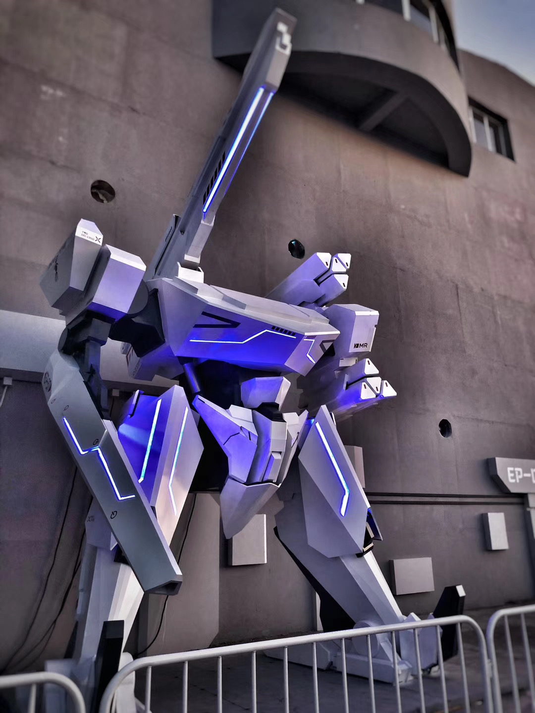  p data-id="spzfqlwjn4yh">"承影"战术机甲是中航环球文化传播(北京)