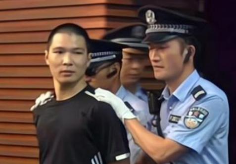  /p> p data-id="gnwjg9d2dh">孔繁座本来就是澄迈县的地痞流氓,20多