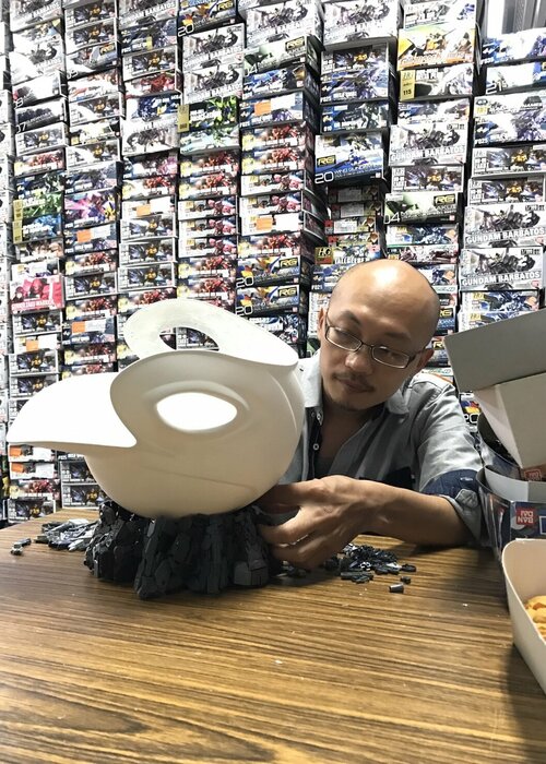 林春品是一位台湾雕塑家.