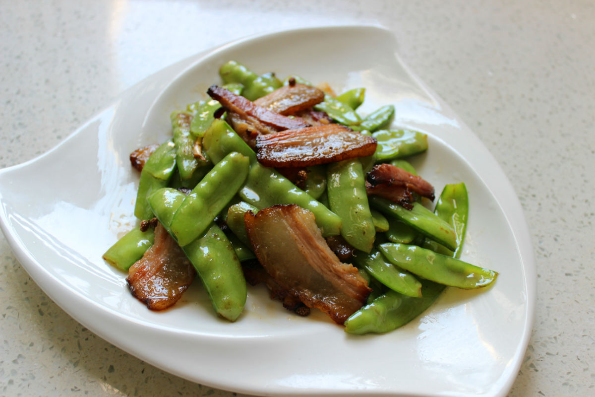 烧豌豆腊肉